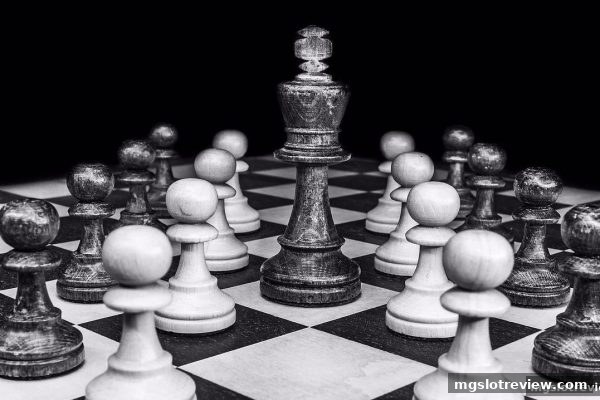 从国际象棋看棋牌决策：mg电子游戏介绍下的局势判断与取舍法则